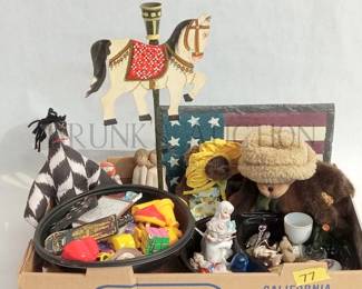 GROUP OF TRAVEL SOUVENIRS AND DECOR