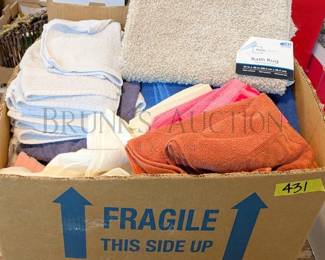 GROUP OF HOUSEHOLD LINENS