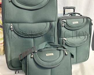 LONDON FOG SET OF 3 SUITCASES