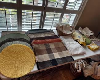 vintage kitchen linens (placemats, cloth napkins, and table cloths)