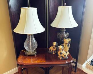 room divider/lamps/beatiful end table
