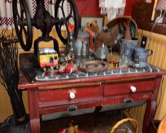 Antiques & primitives