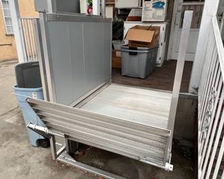Wheelchair lift