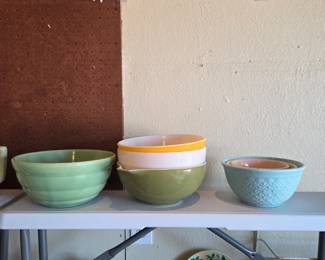 Bauer Pottery Beehive Mixing bowl, Vintage Pyrex mixing bowls, Vintage USA mixing bowl.