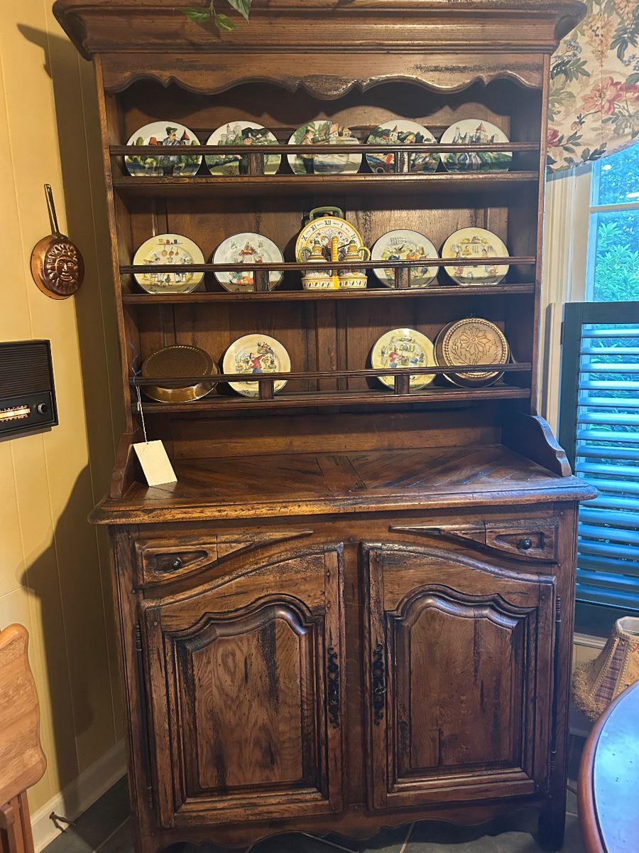 Antique French Country Hutch, excellent condition. Purchased from Springers Antiques
