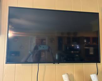 Samsung TV ( has remote and legs)