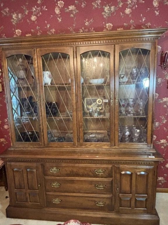 Ethan Allen Classic Manor Maple China Hutch