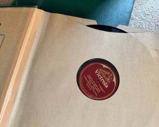 Vintage Victrola 78 RPM Record Album – Red Label Shellac Disc, 1920s–1930s