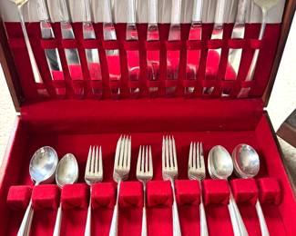 Vintage Fine Arts Sterling Silver Tranquillity Flatware – 51 Piece Estate Service with Case