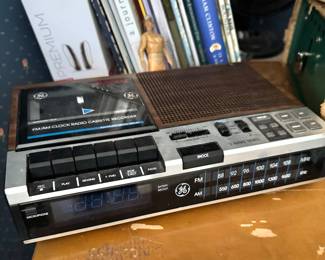GE FM/AM Digital Clock Radio Cassette Recorder – 1980s Retro Electronics