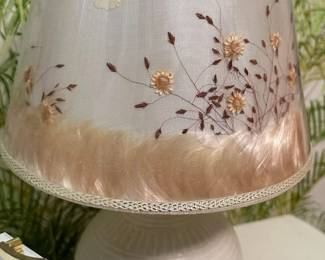 Butterfly shade lamp