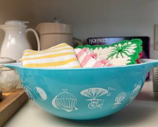 Pyrex Commemorative edition Balloon bowl