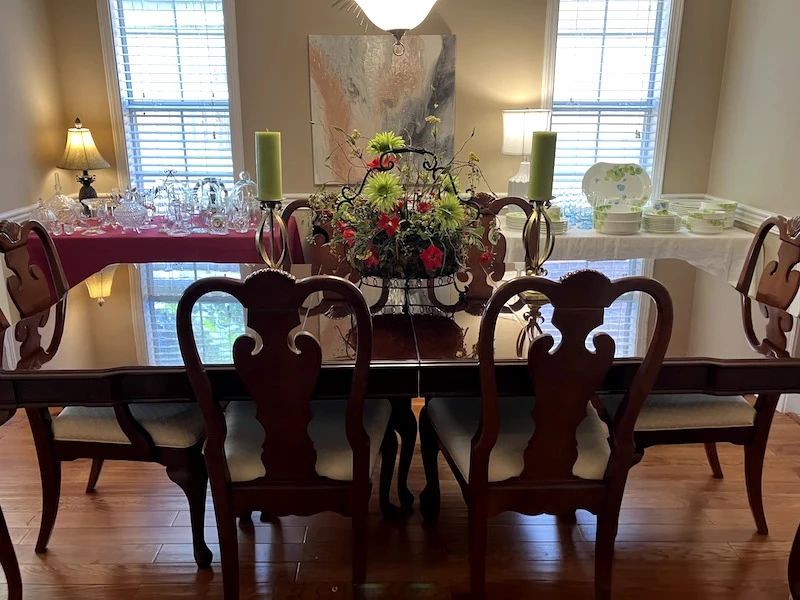Universal Furniture table and 6 chairs