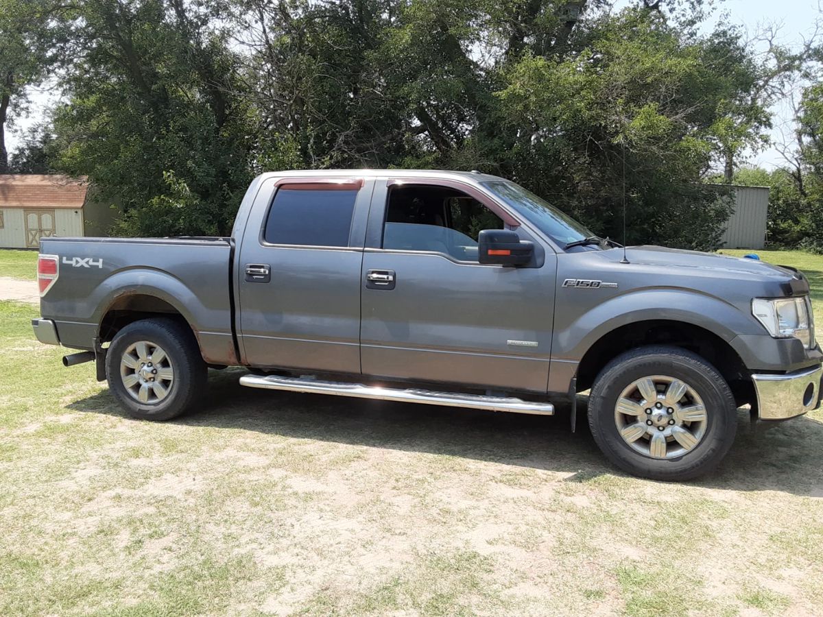 2011 Ford F150 4x4 Crew Cab w/ 174K original miles