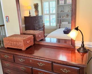 Broyhill dresser with mirror