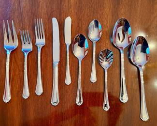 Cuisinart stainless flatware set