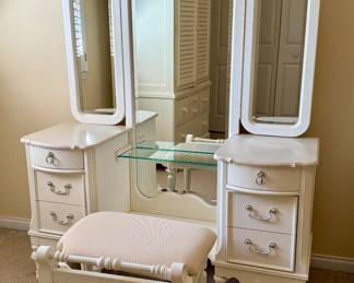 Lexington off-white vanity with mirror and stool