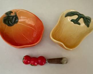 Williams Sonoma vegetable dip bowls with spreader