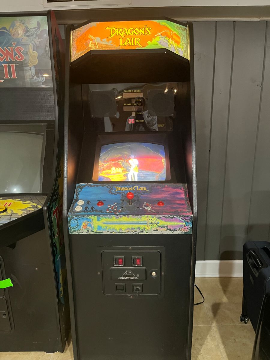 DRAGON'S LAIR VIDEO MACHINE