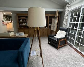 TRIPOD LAMP