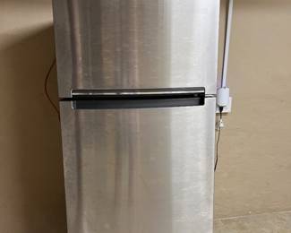 WHIRLPOOL REFRIGERATOR