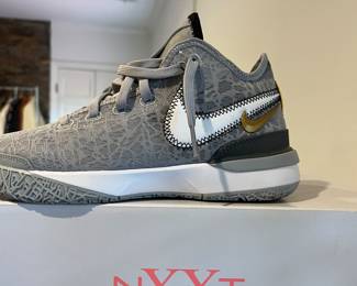 BRAND NEW NIKE LEBRON 20XX TENNIS SHOES 