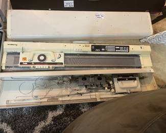 KNITTING MACHINE