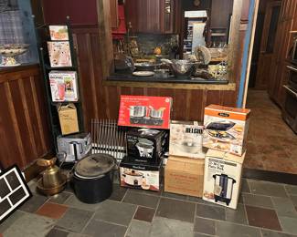 Crockpot, chafing dish, coffee urn, coffees thermos, belique cookware