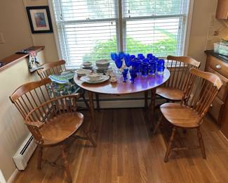 Maple table and chairs S. Bent & Bros., Massachusetts, drop leaf