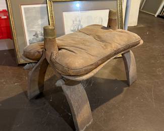 Camel saddle with leather top