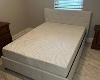 Bed with 4 pull out drawers