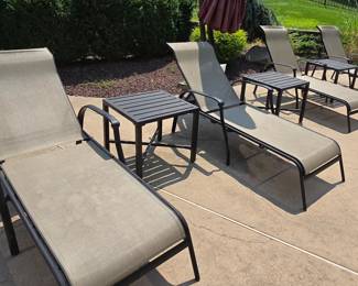 LIKE NEW LOUNGE CHAIRS