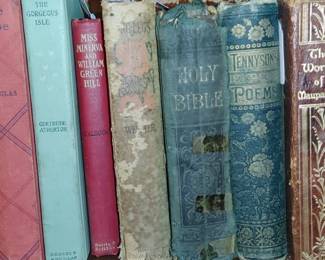 Many beautiful antique books more detailed pictures to post