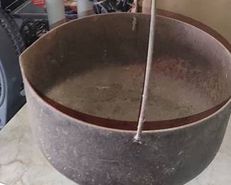 Cast iron kettle with handle