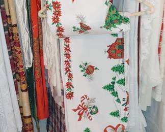 Christmas and seasonal tablecloths