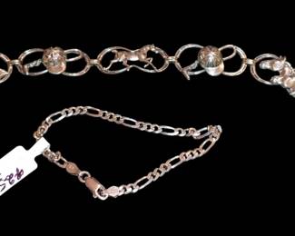 Beautiful vintage sterling silver horse and jockey hat bracelet
Vintage sterling silver Figaro chain bracelet