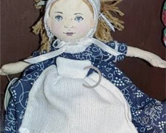 VTG Colonial Williamsburg Sarah Rag Doll Merrymakers Soft 12 Inch Doll 1998