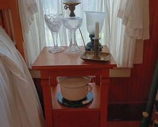 End table with place for chamber pot