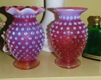 1940s
Vintage Fenton Pink Cranberry Opalescent Hobnail Bud Vase w/ Smooth Rim 4” & ruffled rim