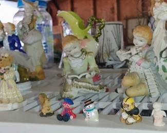 Figurines Hull pottery & more