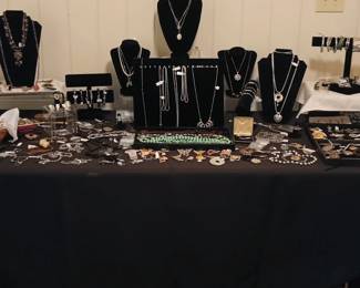 Wonderful selection of vintage jewelry