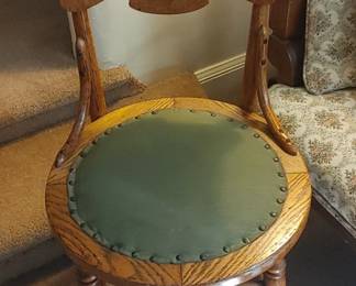 Beautiful antique tiger oak sewing chair