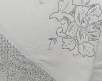 Vintage and Border tablecloth and napkins very fancy