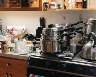 Huge Chef's kitchen full of great cookware and accessories