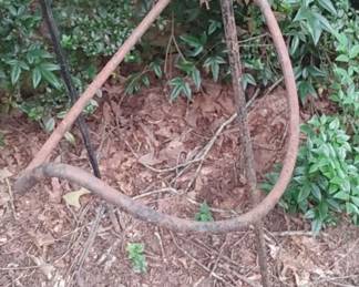 Unique garden plant holder