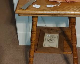 Antique c. 1920 Oak 2 Tier Parlor Table w/ Turned Legs