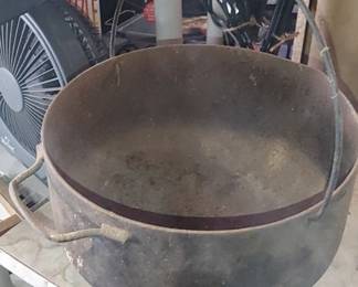Cast Iron cooking cauldron with handle