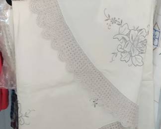 , gorgeous linen tablecloth and napkins embroidery handmade lace Edge