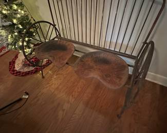 Very cute wagon wheel bench