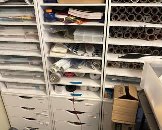 Yes every drawer is full 
